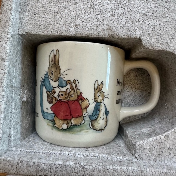 Wedgwood Peter Rabbit Nursery Set Plate Bowl Mug New England - Picture 5 of 8